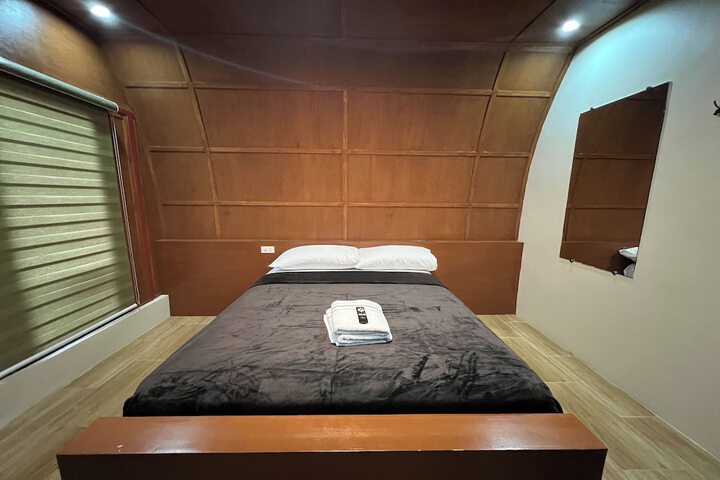 Room 9 of 48
