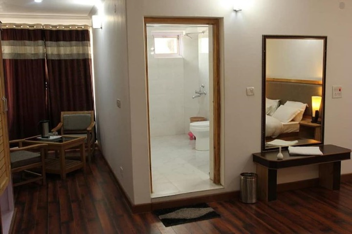 Room 11 of 37