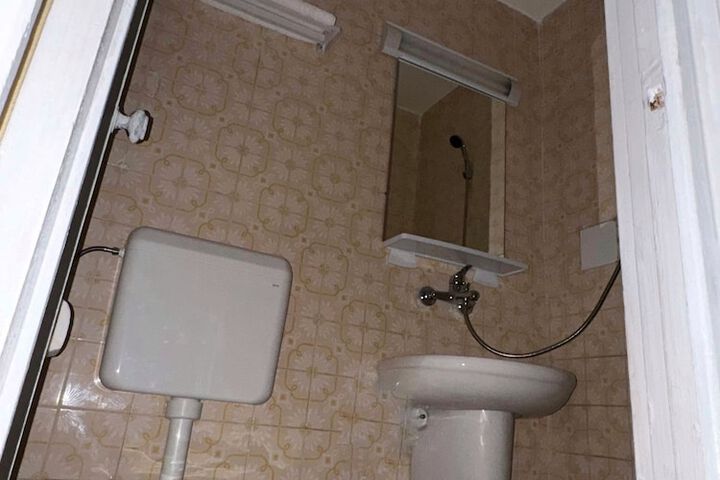Room 9 of 9
