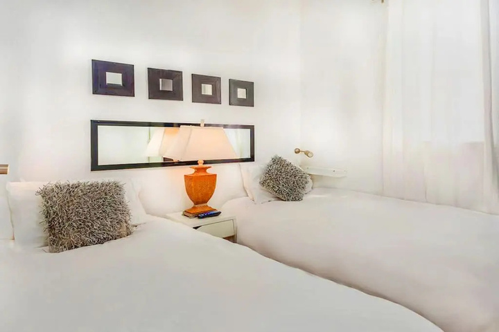 Room 4 of 15
