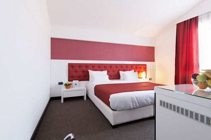 Room 53 of 267