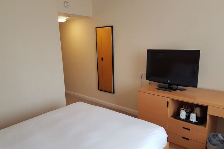 Room 13 of 45