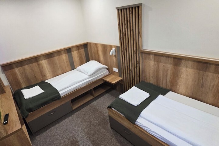 Room 32 of 79