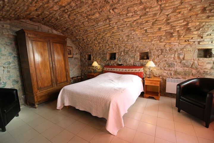 Room 7 of 48