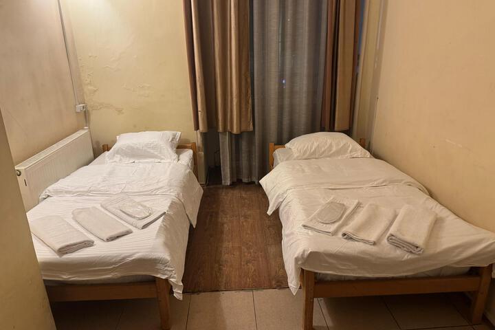 Room 9 of 26