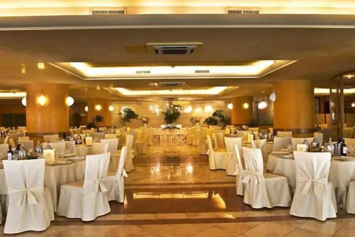 Ballroom/Hall 79 of 99