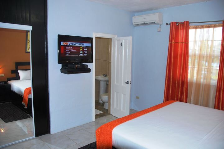 Room 2 of 39
