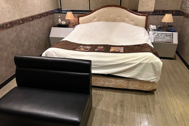 Room 5 of 20