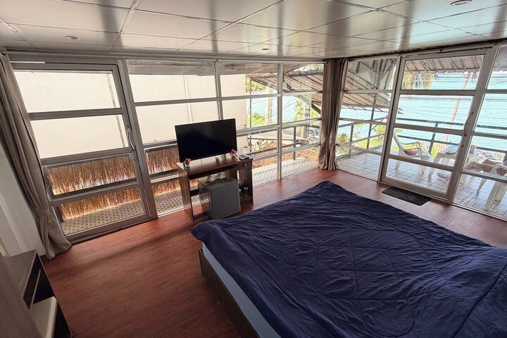 Room 3 of 52