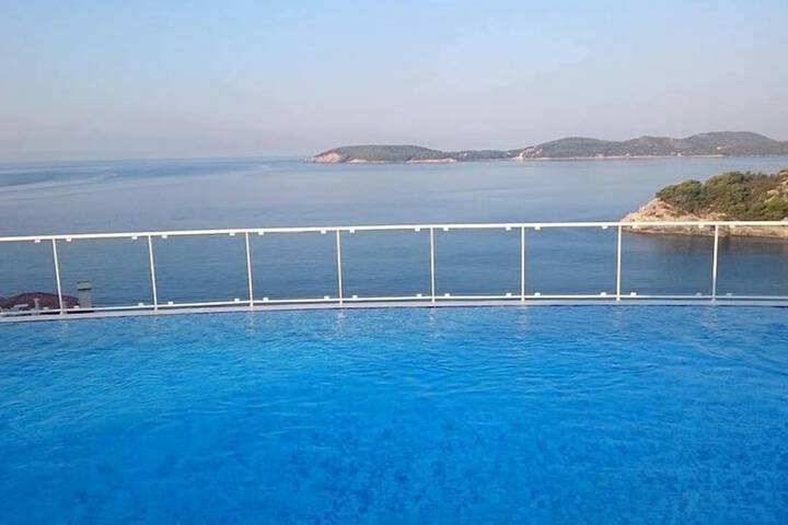 Hotel Pool