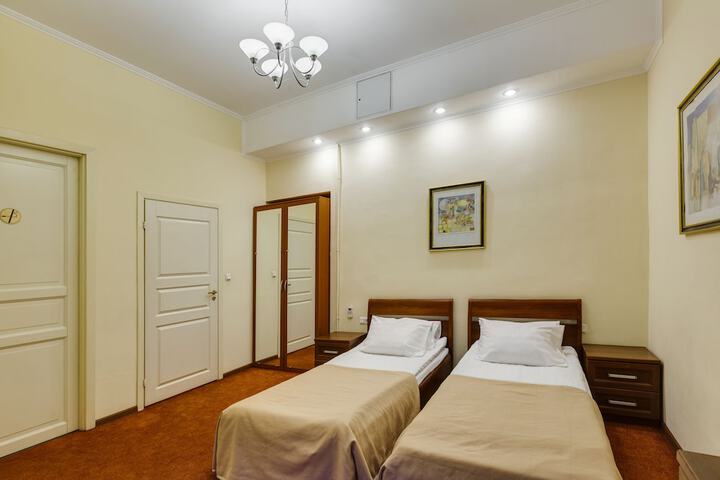 Room 4 of 37