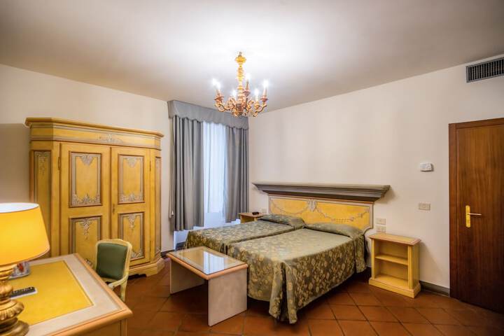 Room 34 of 62