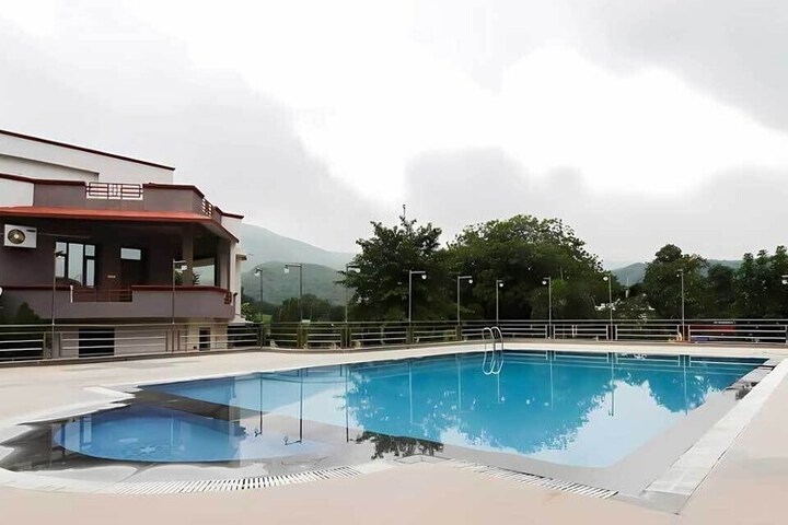 Pool 21 of 42