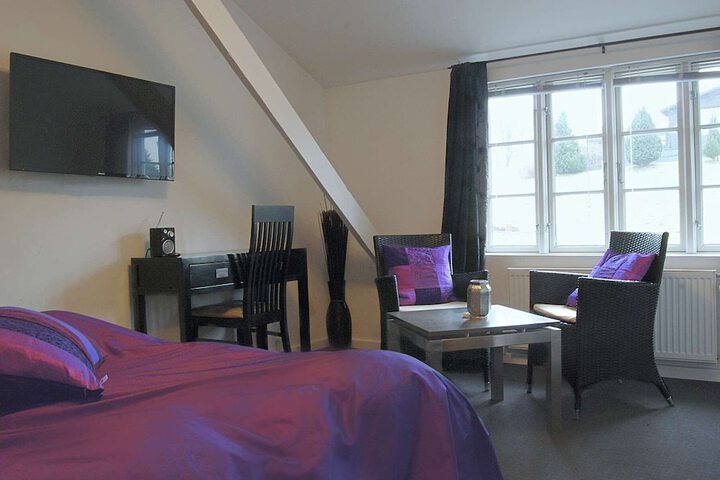 Room 11 of 76