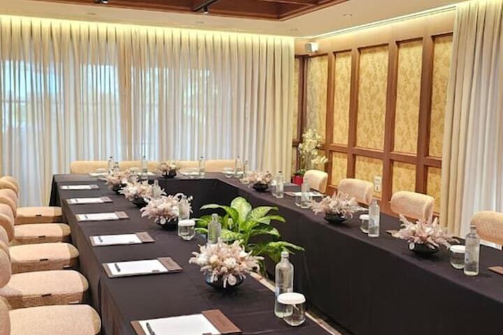Business Center 98 of 112
