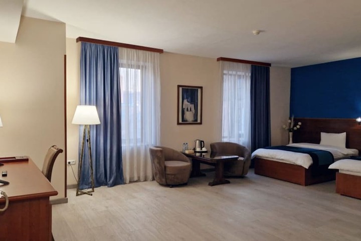 Room 31 of 76