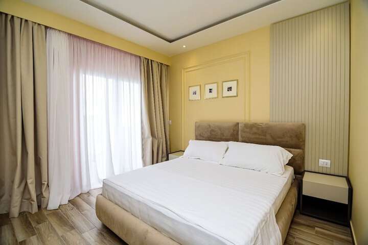 Room 4 of 20