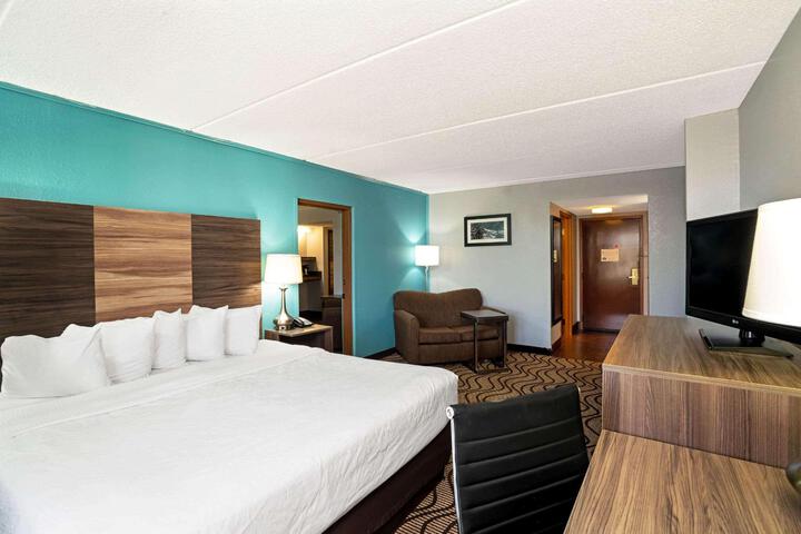 1 King Bed 1 Sofa Bed Kitchenette (16 of 17)