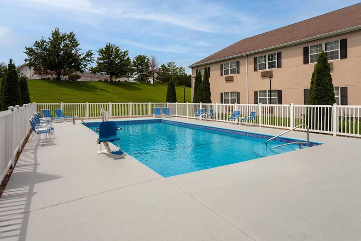 Hotel with Pool