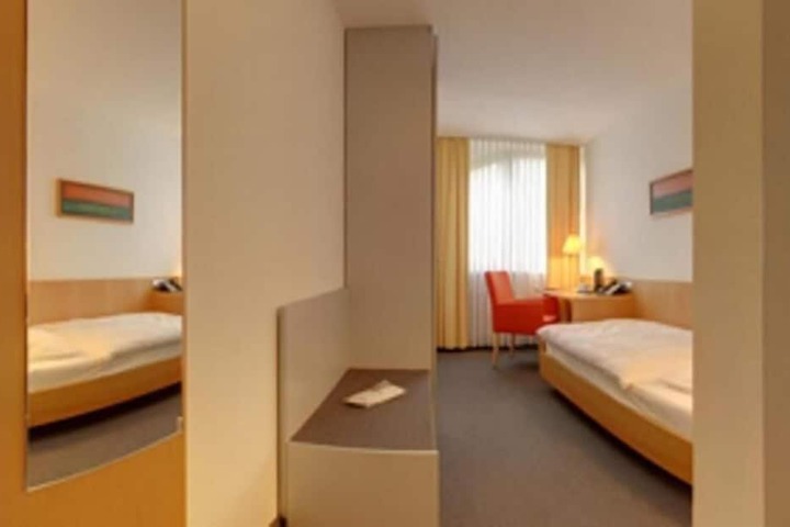 Room 17 of 39
