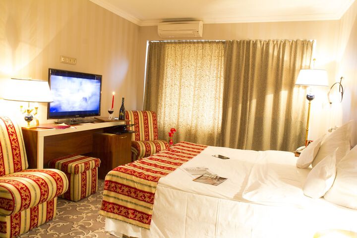 Room 15 of 34
