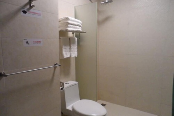 Room 28 of 43