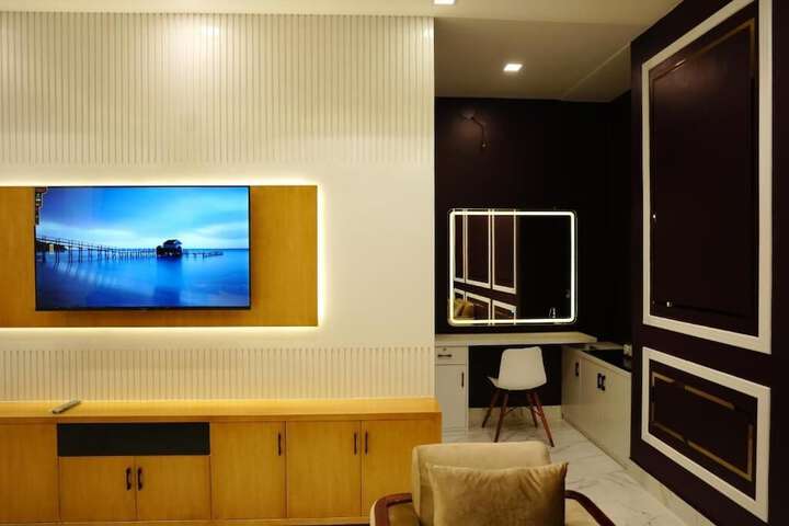 Room 28 of 46