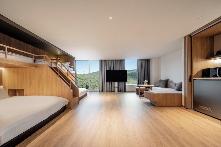 Room 33 of 120