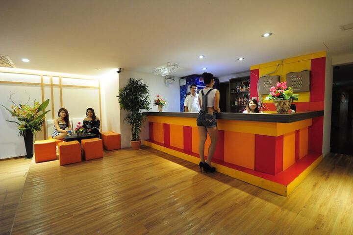 Lounge 124 of 143