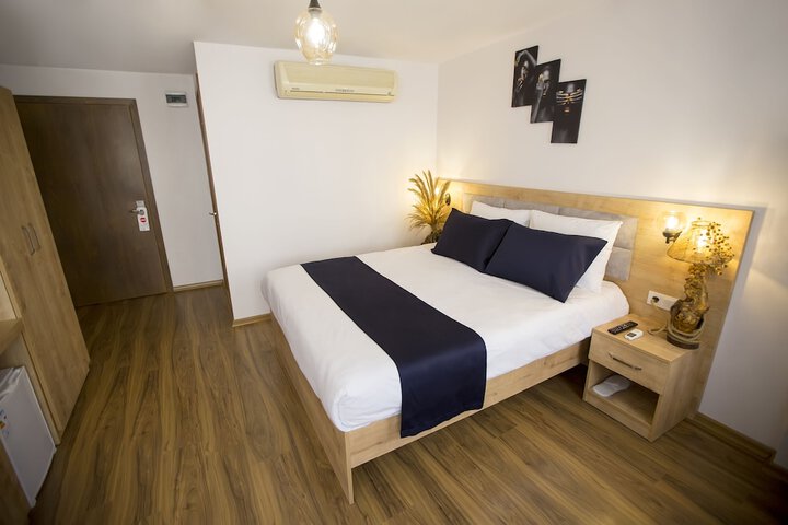 Room 26 of 85