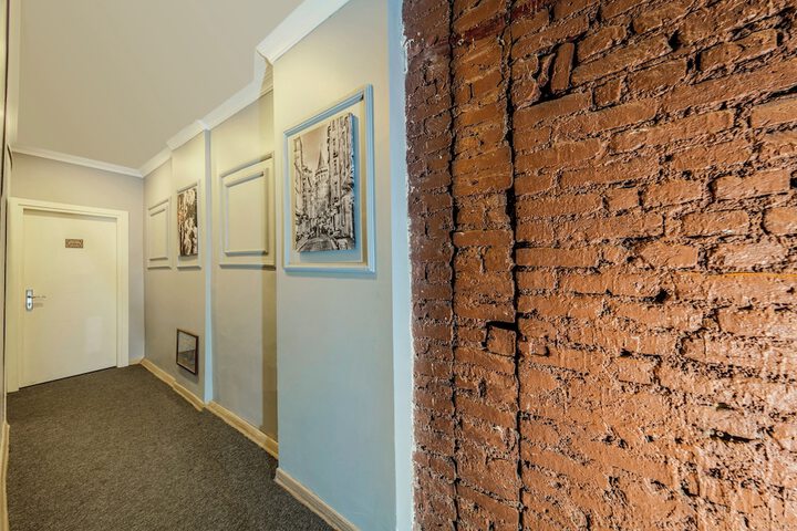 Room 33 of 43
