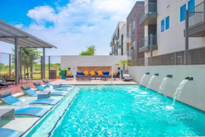 55 Cozy King w Resort Amenities in Pflugerville, TX