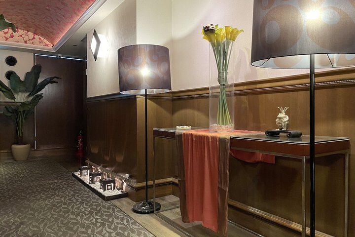 Ballroom/Hall 17 of 22