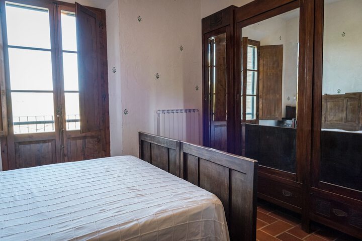 Room 8 of 33