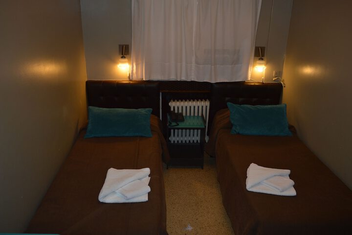 Room 9 of 35