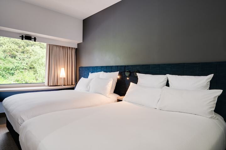 Room 4 of 49