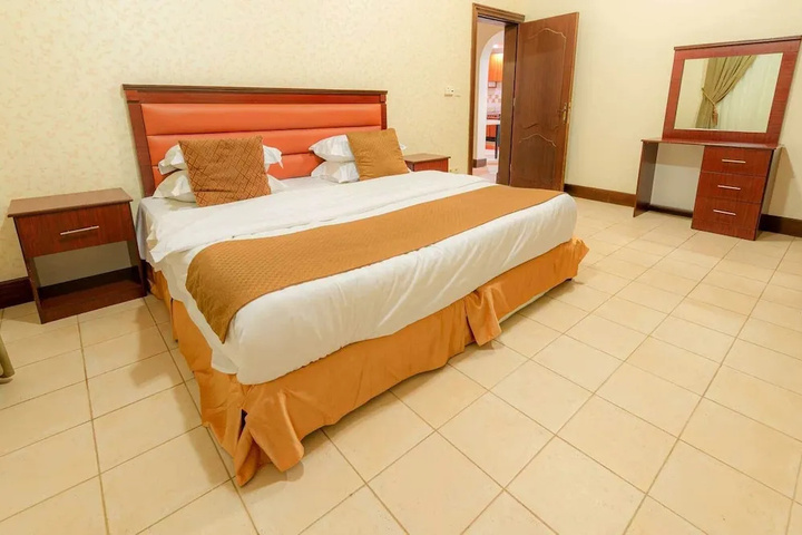 Room 3 of 8