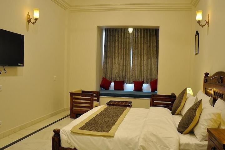 Room 7 of 80