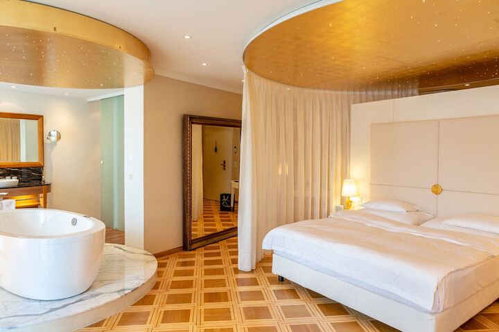 Room 34 of 70