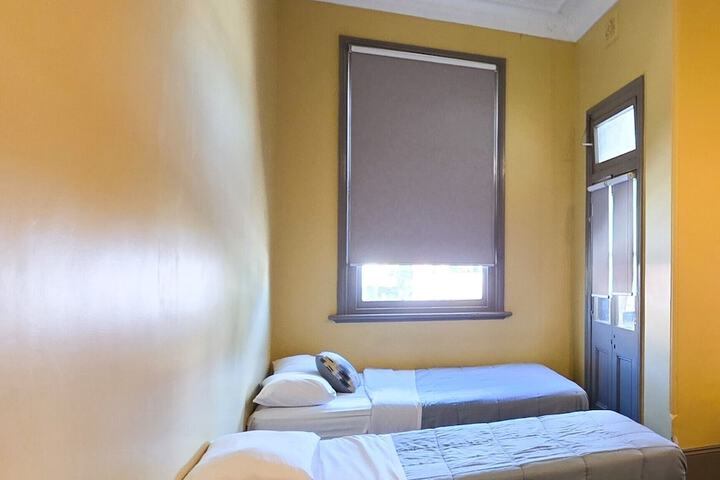 Room 6 of 28