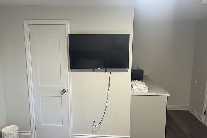 Room 6 of 13