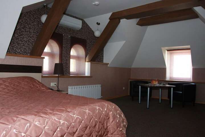Room 9 of 31