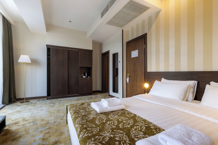 Room 34 of 82