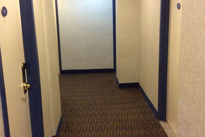 Ballroom/Hall 32 of 45