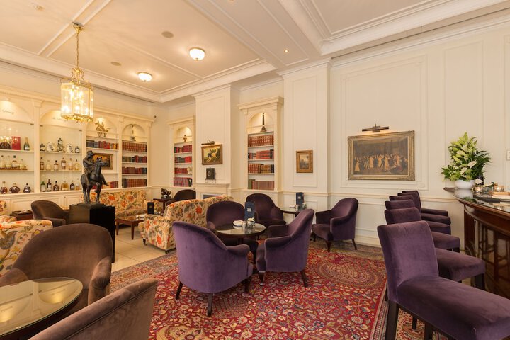 Lounge 108 of 142