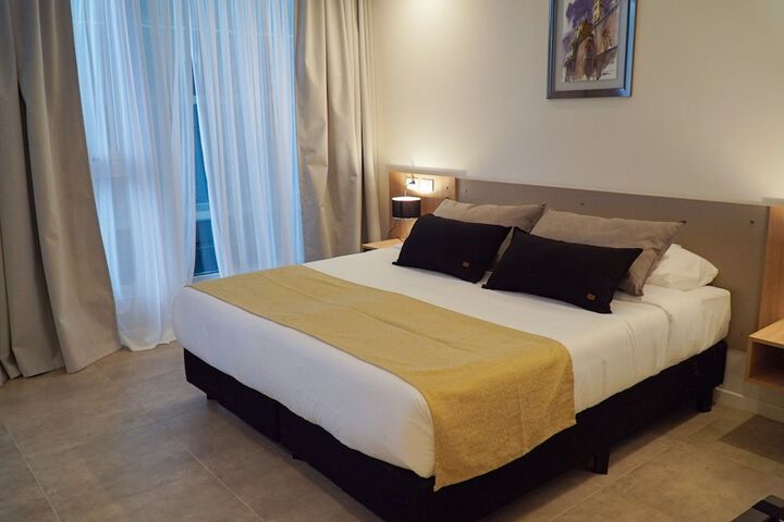 Room 9 of 42