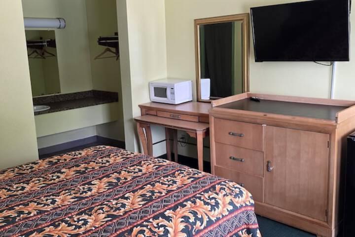Room 17 of 25