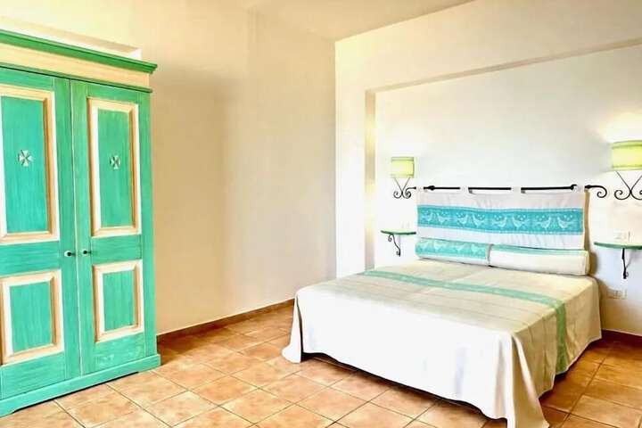 Room 10 of 35