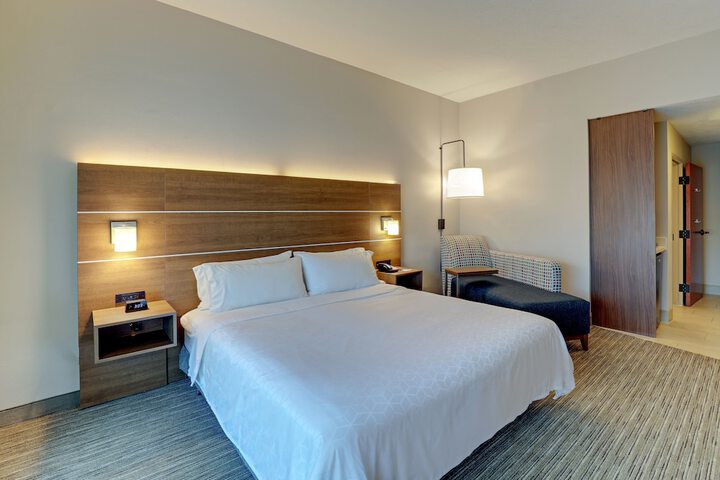 Standard | King Bed (17 of 25)
