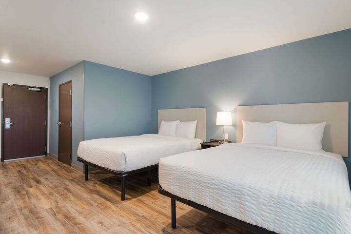 Suite Queen Bed (1 of 13)